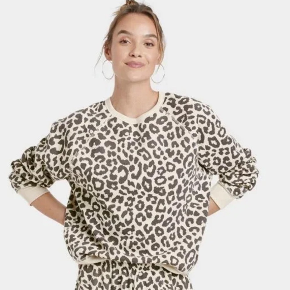 Grayson Threads Cheetah Print Sweatshirt size XL cream and gray crewneck